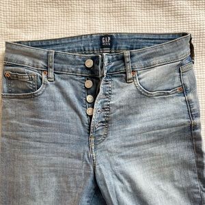 Gap Curvy True Skinny Light Wash Raw Hem Jeans